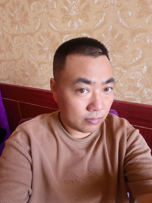 擦亮眼睛向前看的第一张照片--黄南父母相亲团
